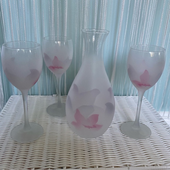 Chevrier Pettigrew Decorative Frosted Pastel Floral Glass and Jug Set - Picture 3 of 17